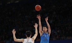 开云官网-本土球员尽显实力，篮球联赛赛场上披荆斩棘的简单介绍