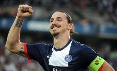 开云官网-当恩戈洛·坎特戴上厄瓜多尔面具，一场撕裂时空的防守反击