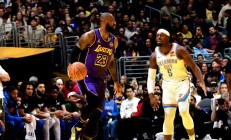 开云官网-湖人继续热胜，詹皇AD合砍40分