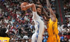 开云体育登录-独行侠险胜马刺，卢卡斯21分带领的简单介绍