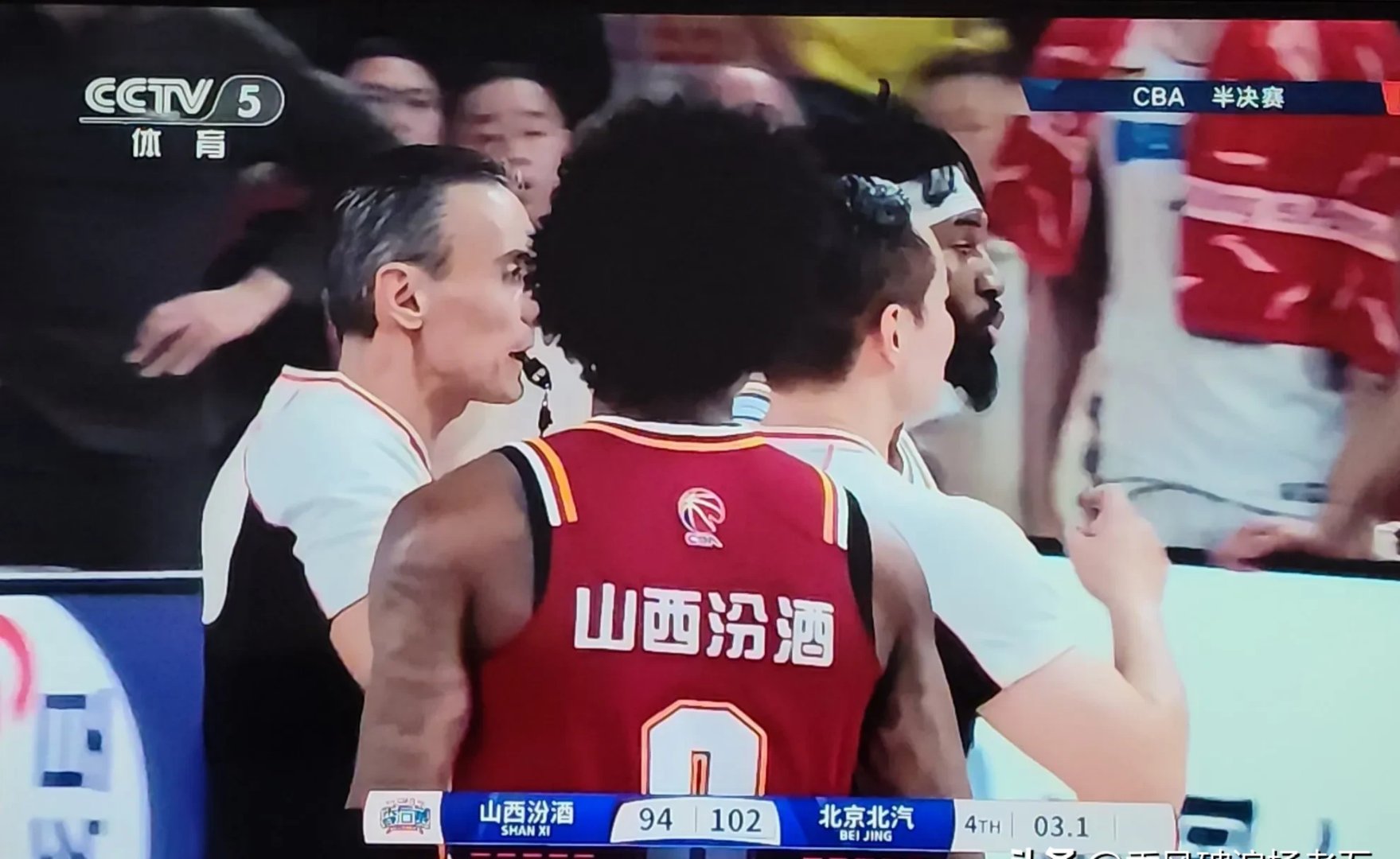 外援球技惊艳，带领球队蓄势待发