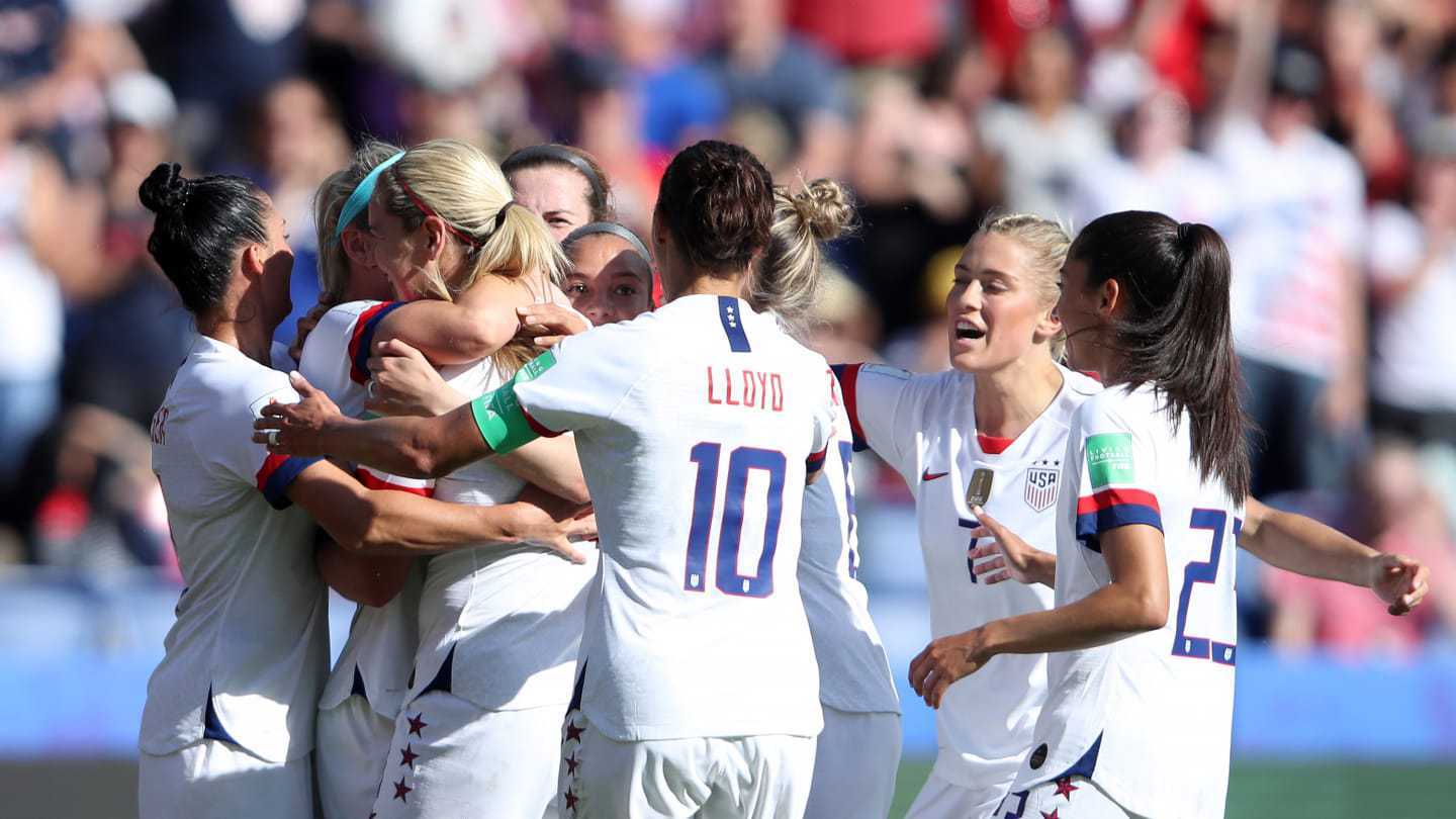 德国女足在比赛中表现出色击败对手