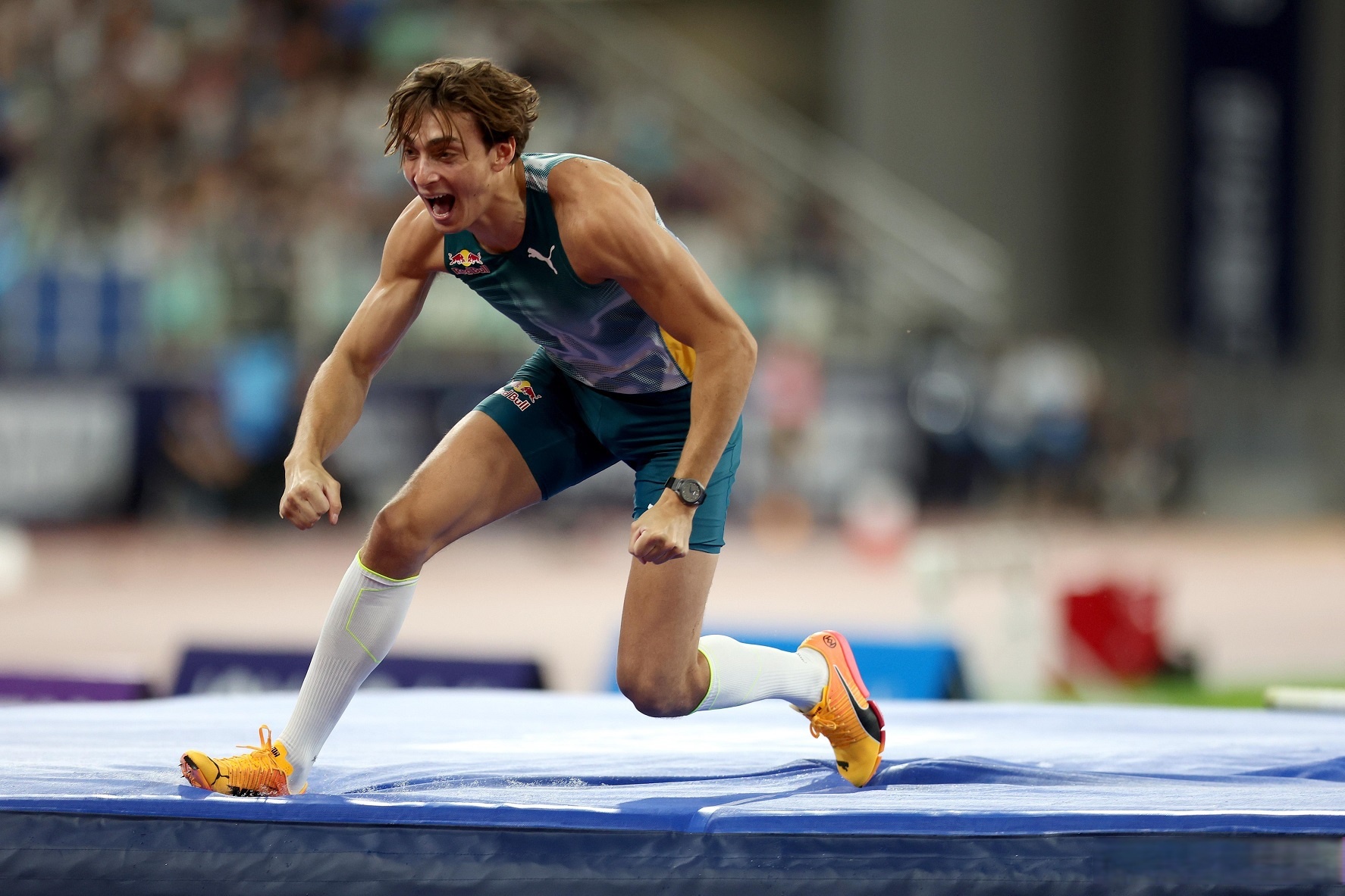 乌克兰田径巨星灵巧夺冠，再立新功