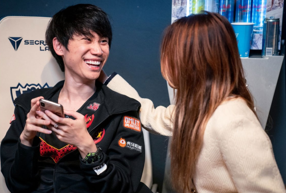 HKA碾压FPX，Doinb打出惊人五杀峡谷大战全球总决赛，让粉丝疯狂欢呼