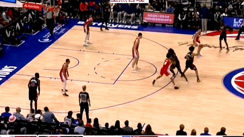 包含活塞队关键时刻进攻乏力，需加强比赛经验的词条