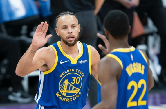 勇士实现八连胜创纪录