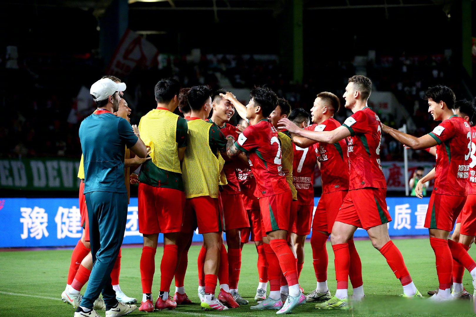 英格兰队横扫中国队，马龙状态火热的简单介绍