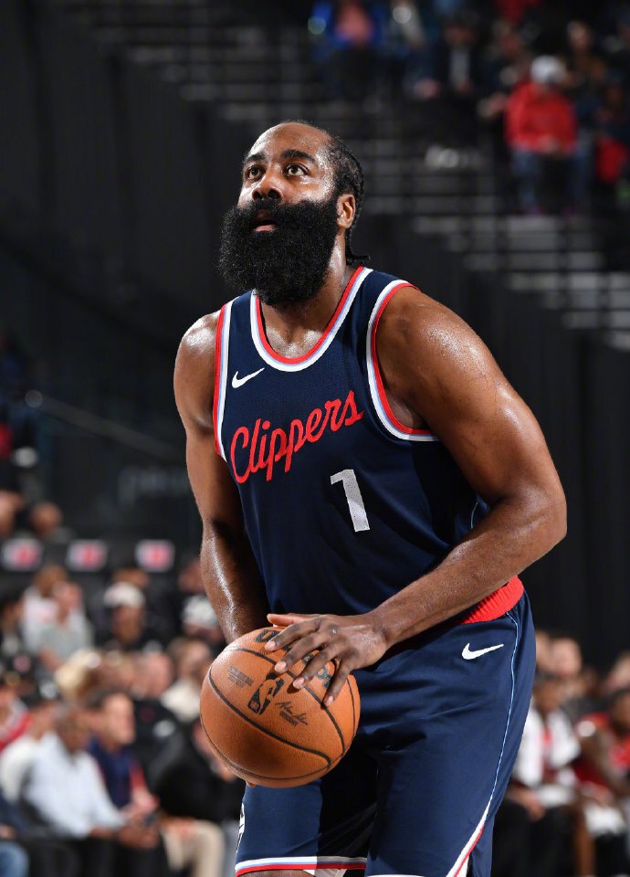 关于勇士轻取深圳队，哈登惊艳四座的信息