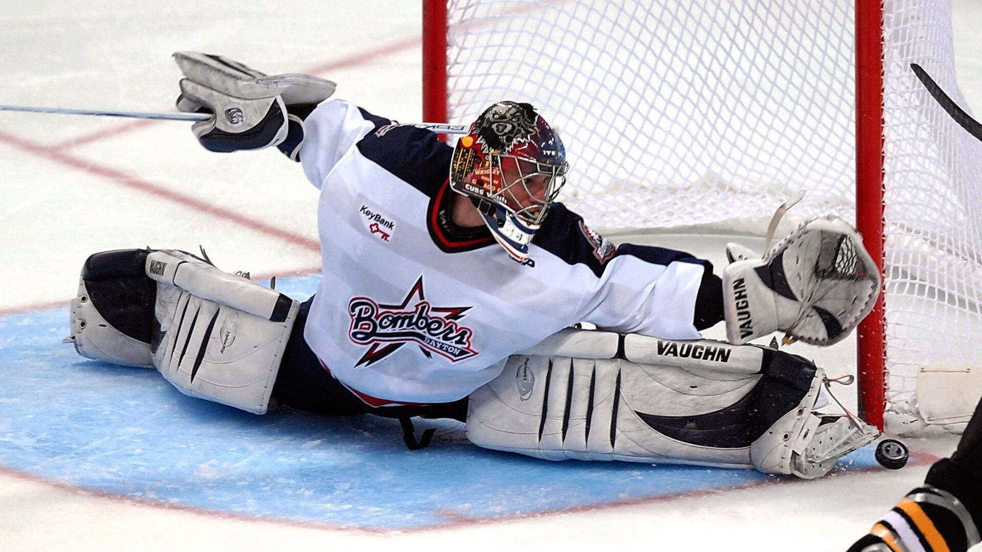 钢铁防线对决艺术大师，布雷默在平行时空中如何让米兰三叉戟陷入沉默