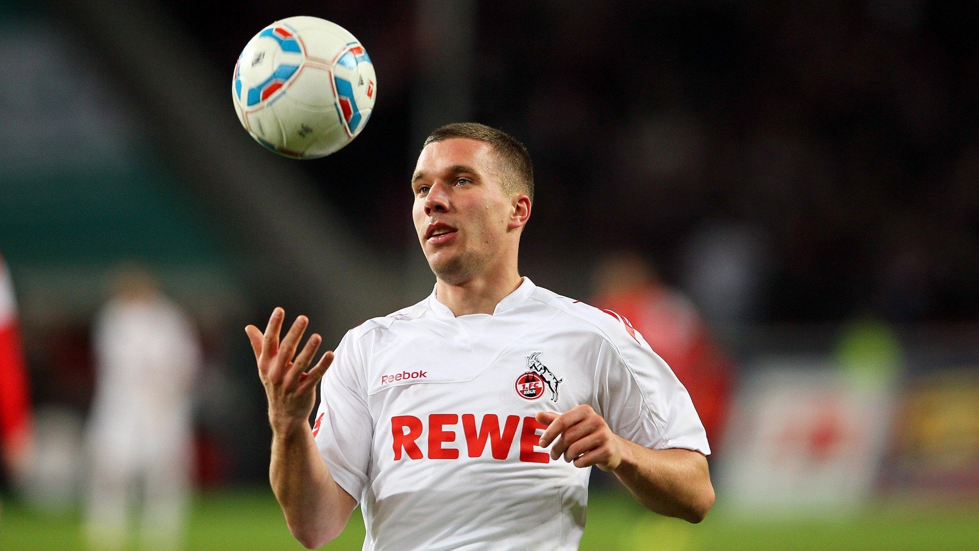 巴黎高墙挡下商业洪流，当法网用百年红土，挫败拉沃尔杯的黄金算盘